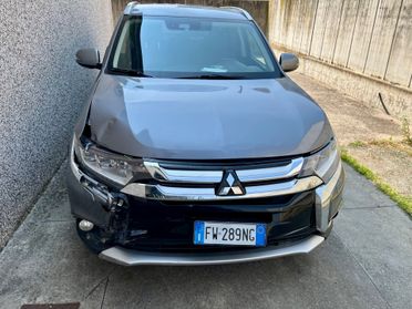 Mitsubishi Outlander 2.2 DI-D 4WD Instyle Plus SDA 7 posti