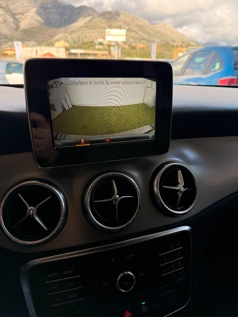 MERCEDES - Classe CLA 200 d Premium Dark Night auto