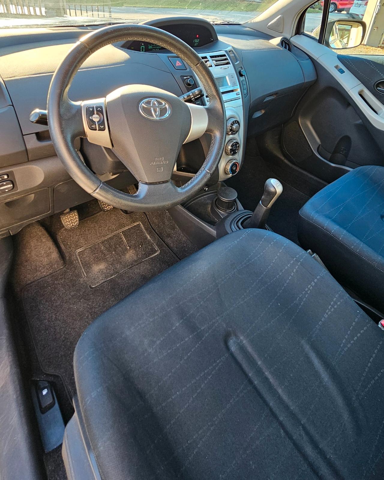 Toyota Yaris 1.0 5 P SOL
