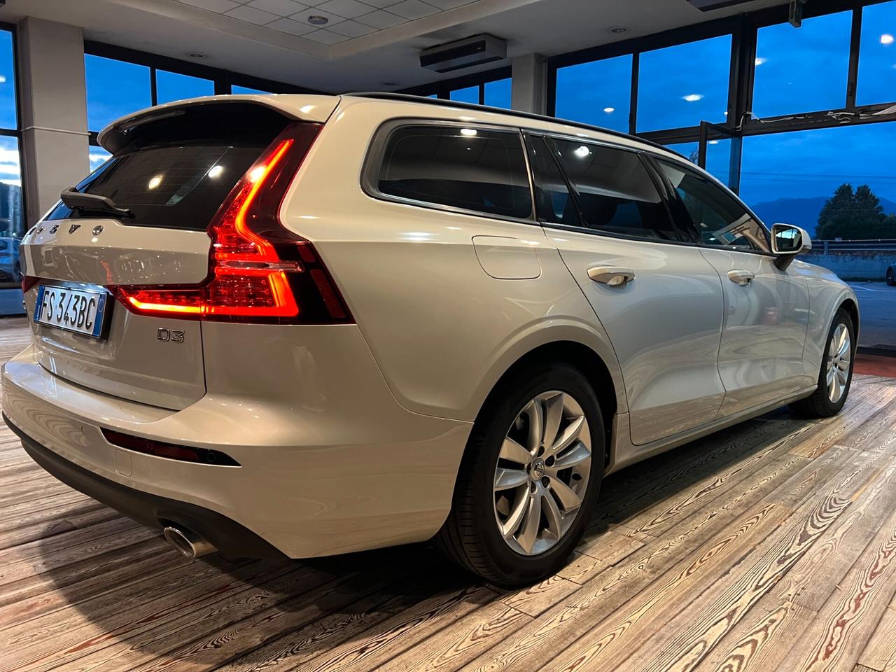 VOLVO V60/UNICO PROP/IVA ESPOSTA