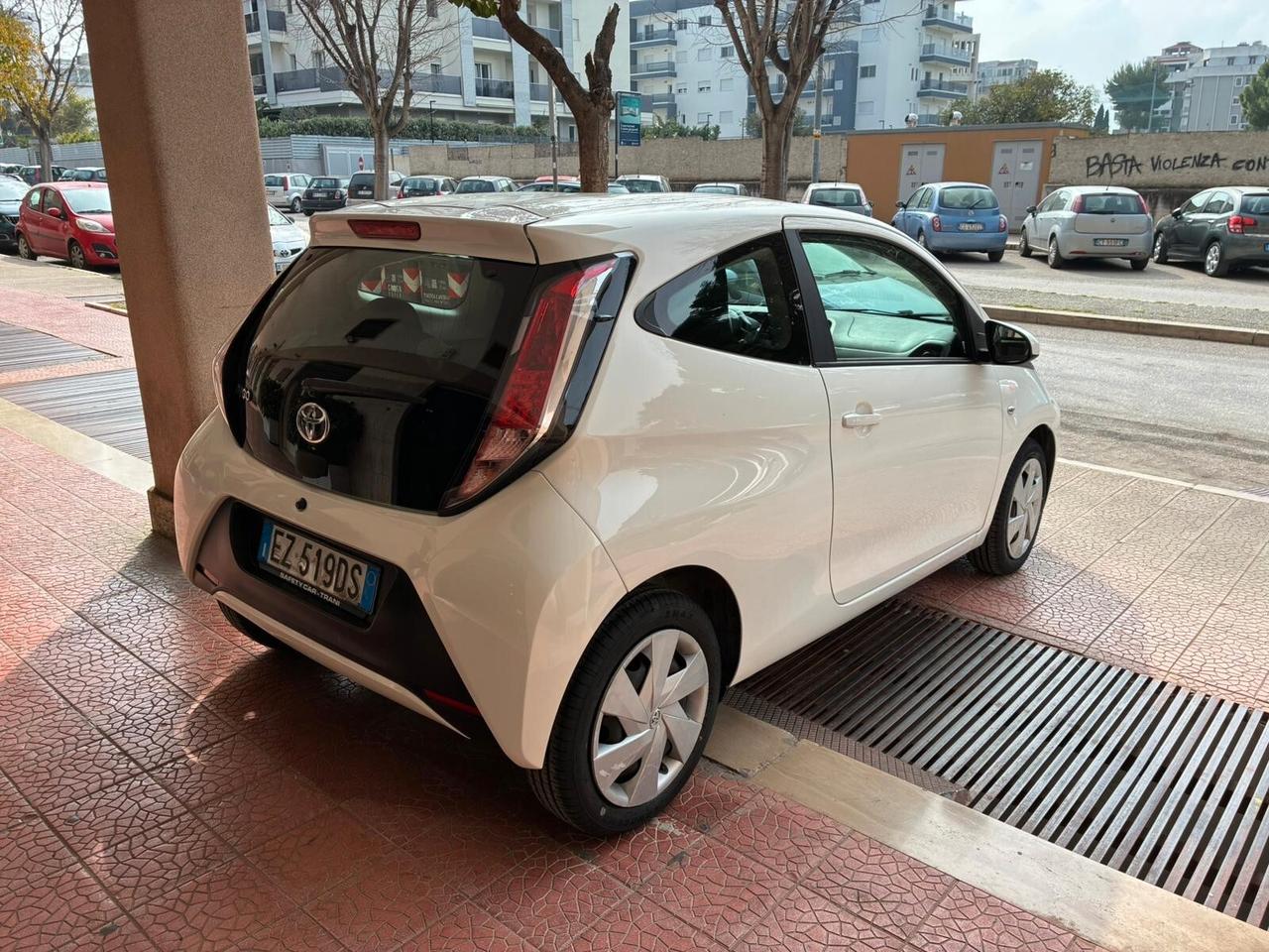 Toyota Aygo 1.0 3p garantita perfetta-2015