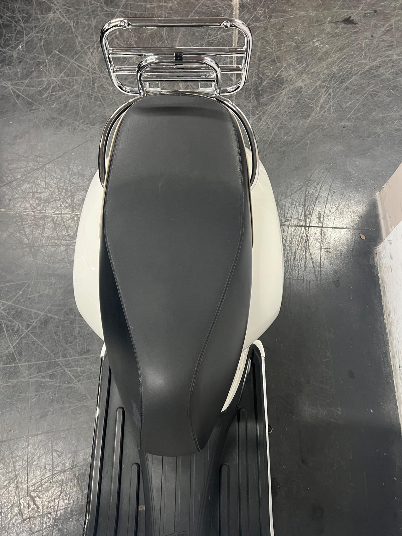 Piaggio Vespa GTS 300