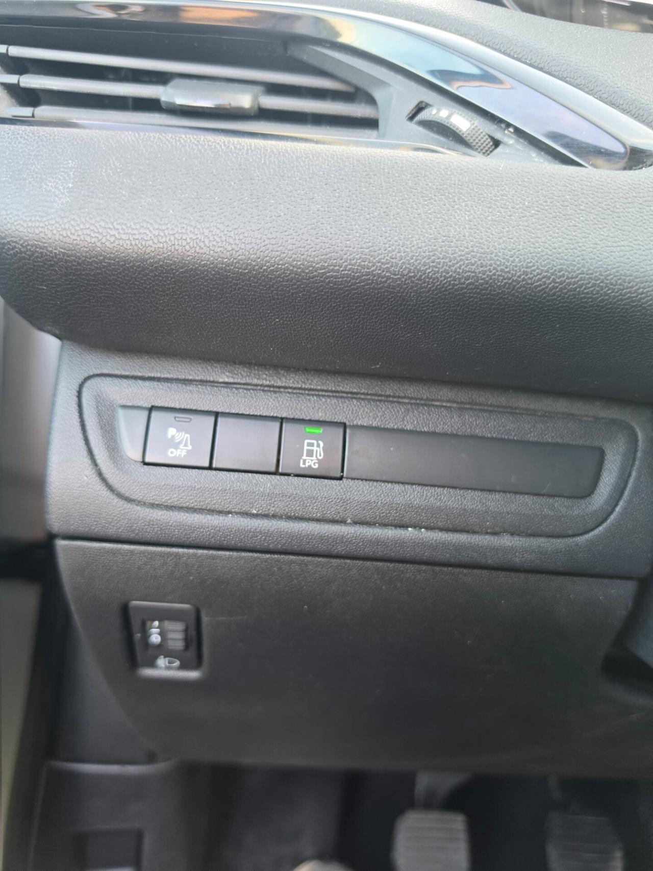 Peugeot 208 PureTech 82 5p. GPL Active