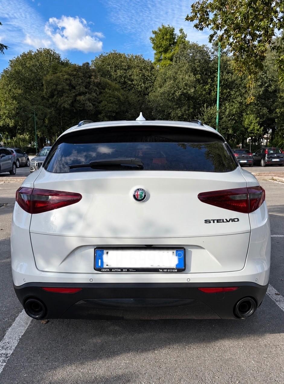 Alfa Romeo Stelvio 2.2 Turbodiesel 190 CV B-Tech