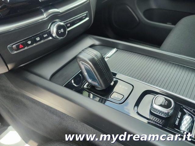 VOLVO XC60 B4 (d) AWD Geartronic Momentum