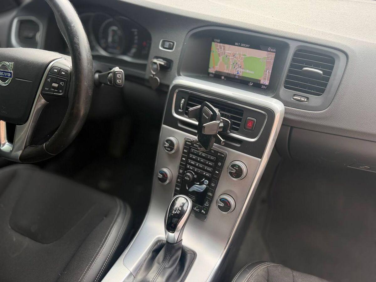 Volvo V60 Cross Country V60 c.country 2.4 D4 Business Plus awd geartronic