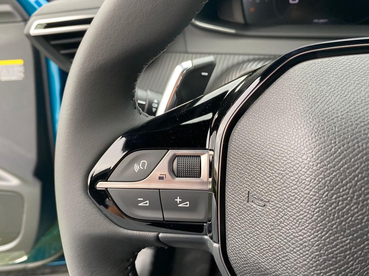 Peugeot 2008 PureTech 130 S&S EAT8 Allure