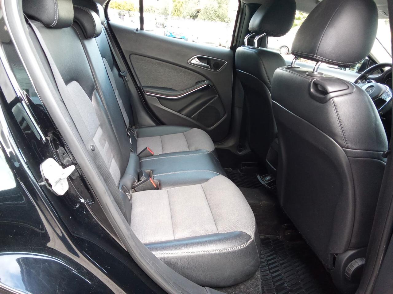 MERCEDES GLA 200D PREMIUM MAN MY14 5P