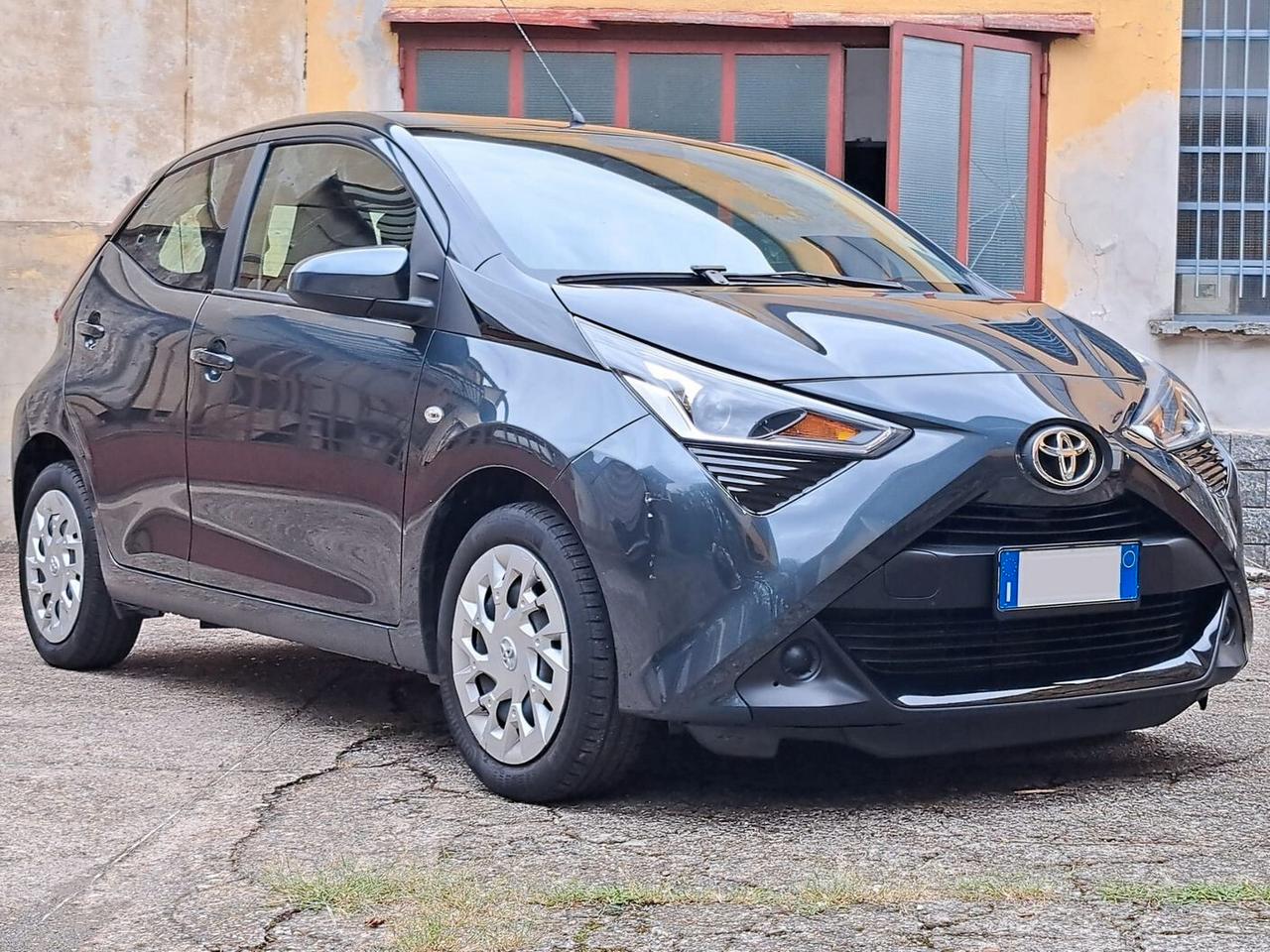 Toyota Aygo 1.0 VVT-i 69 CV 5 porte x-business MMT