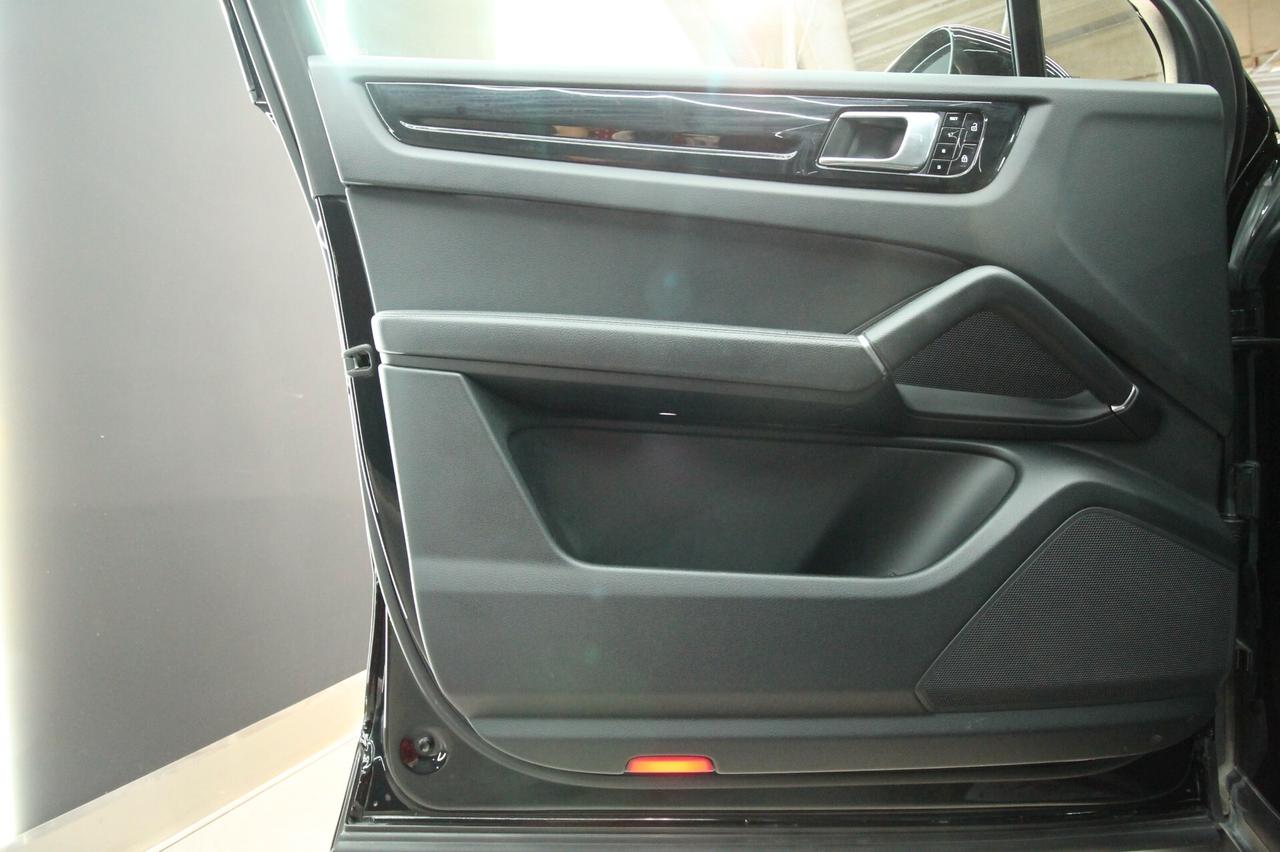 PORSCHE CAYENNE COUPÉ 3.0 V6