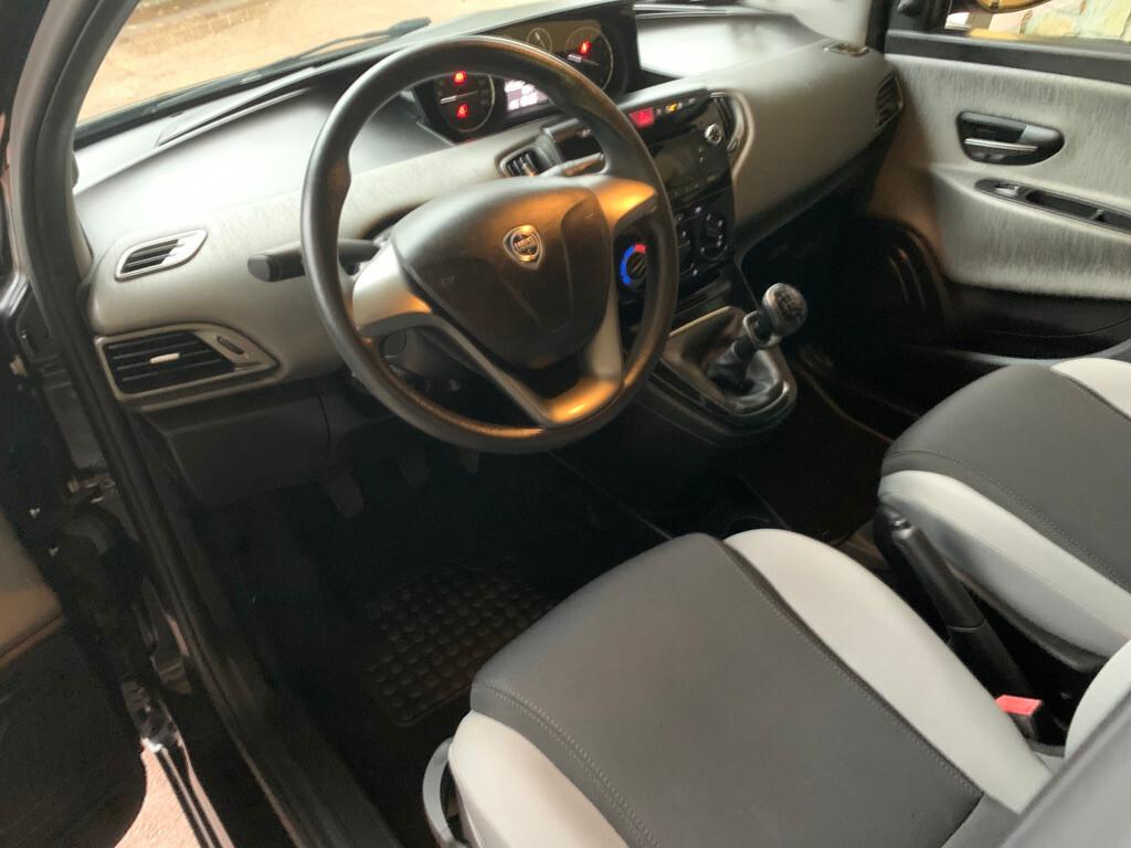Lancia Ypsilon 1.2 69 CV 5 porte S&S Silver