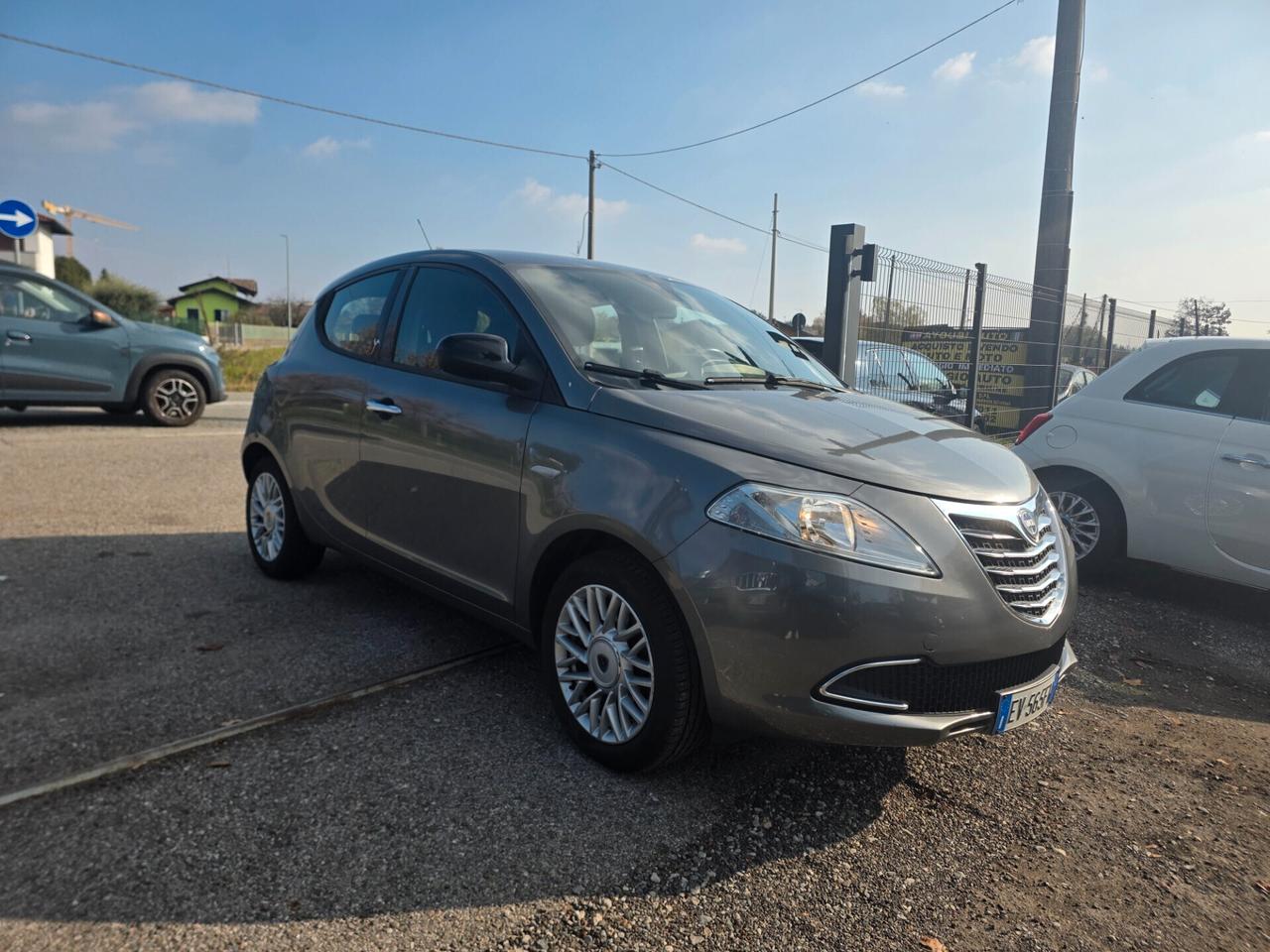 Lancia Ypsilon 1.2 69 CV 5 porte S&S Platinum