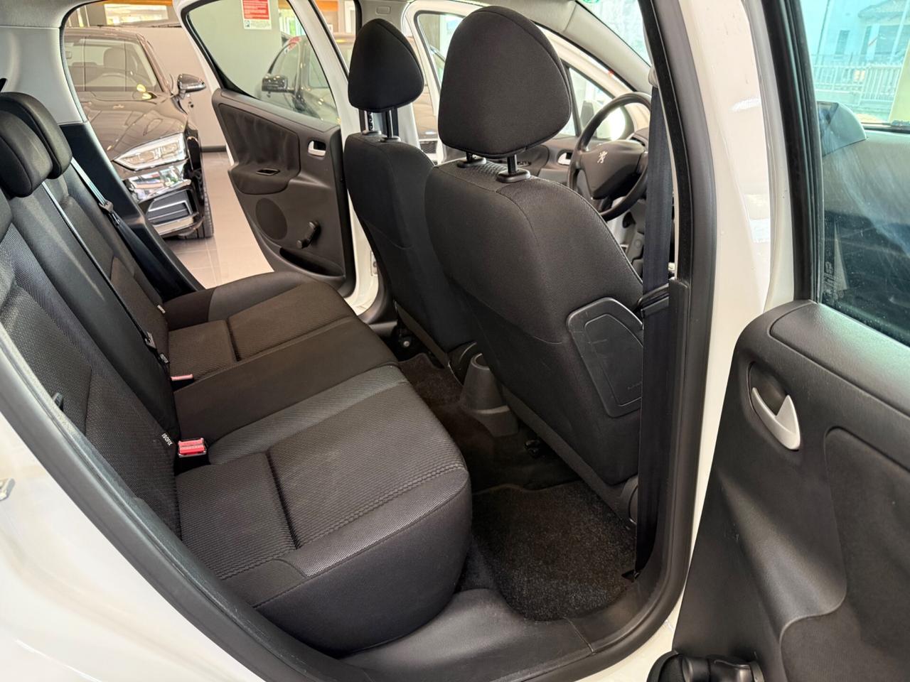 Peugeot 207 5p 1.4 73.000 KM!