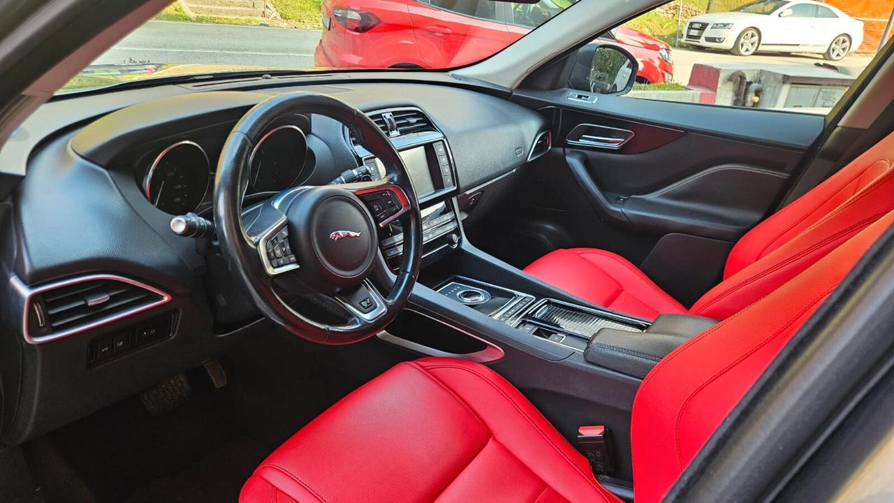 Jaguar F-Pace 2.0 D 180 CV AWD aut. R-Sport