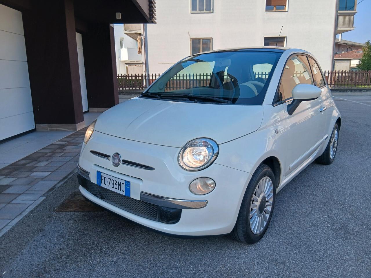 Fiat 500 1.2 Lounge + Navi OK per neo patentato