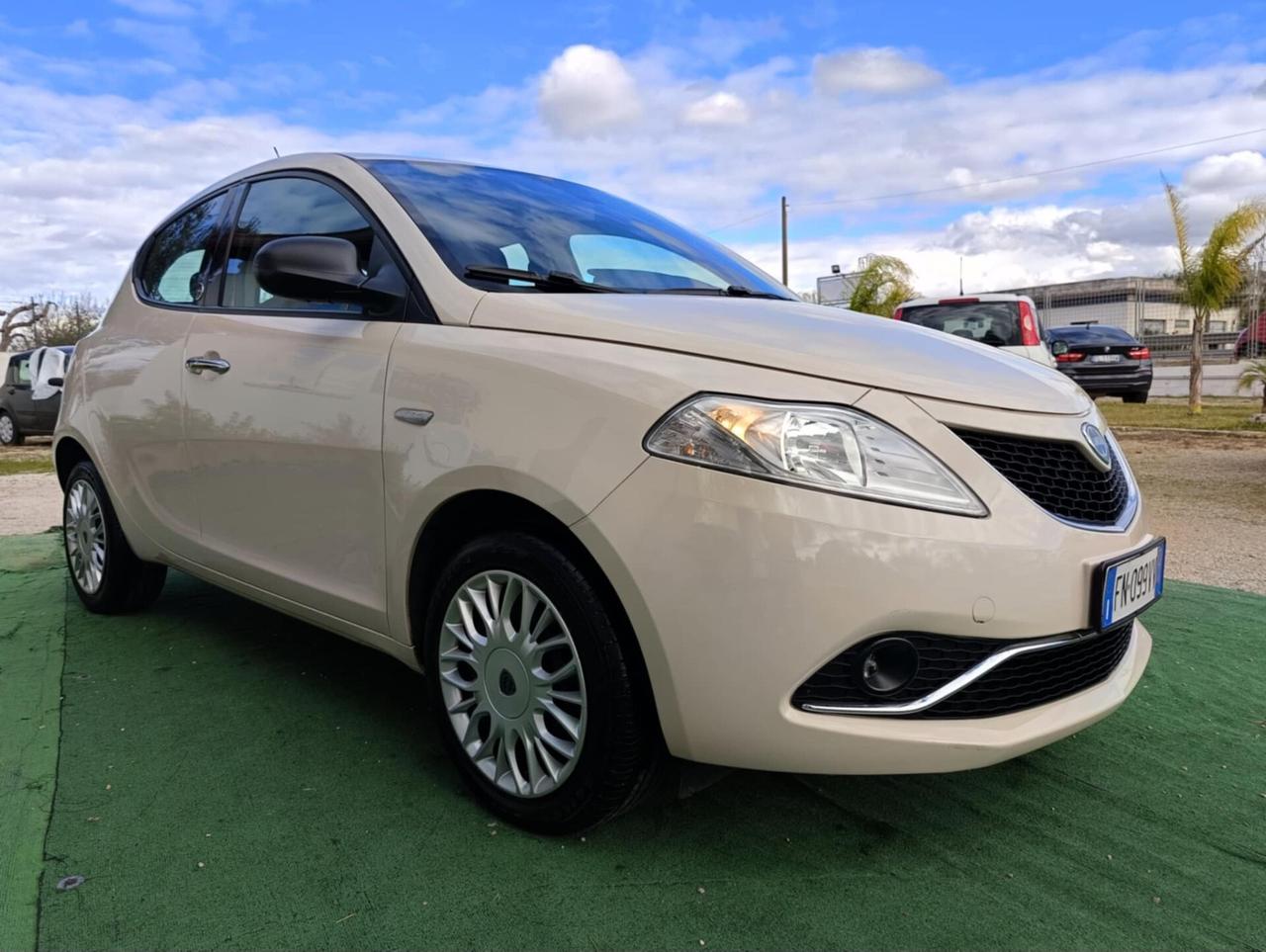 Lancia Ypsilon 1.2 69 CV 5 porte GPL Ecochic Silver - 2018