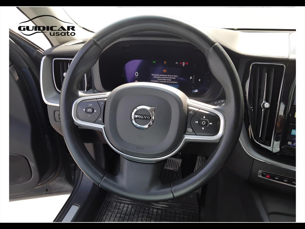 VOLVO XC60 II 2022 - XC60 2.0 b4 Momentum awd auto