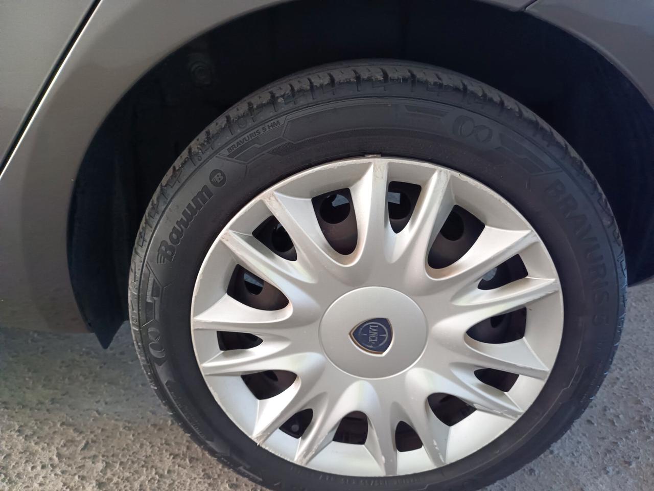 Lancia Ypsilon 1.2 69 CV Unyca