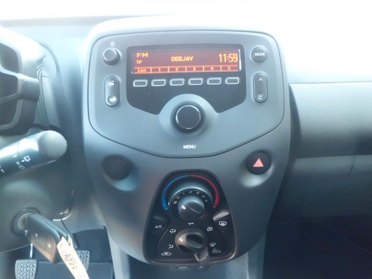 Toyota Aygo Connect 1.0 VVT-i 72 CV 5 porte x-clusiv red style MMT