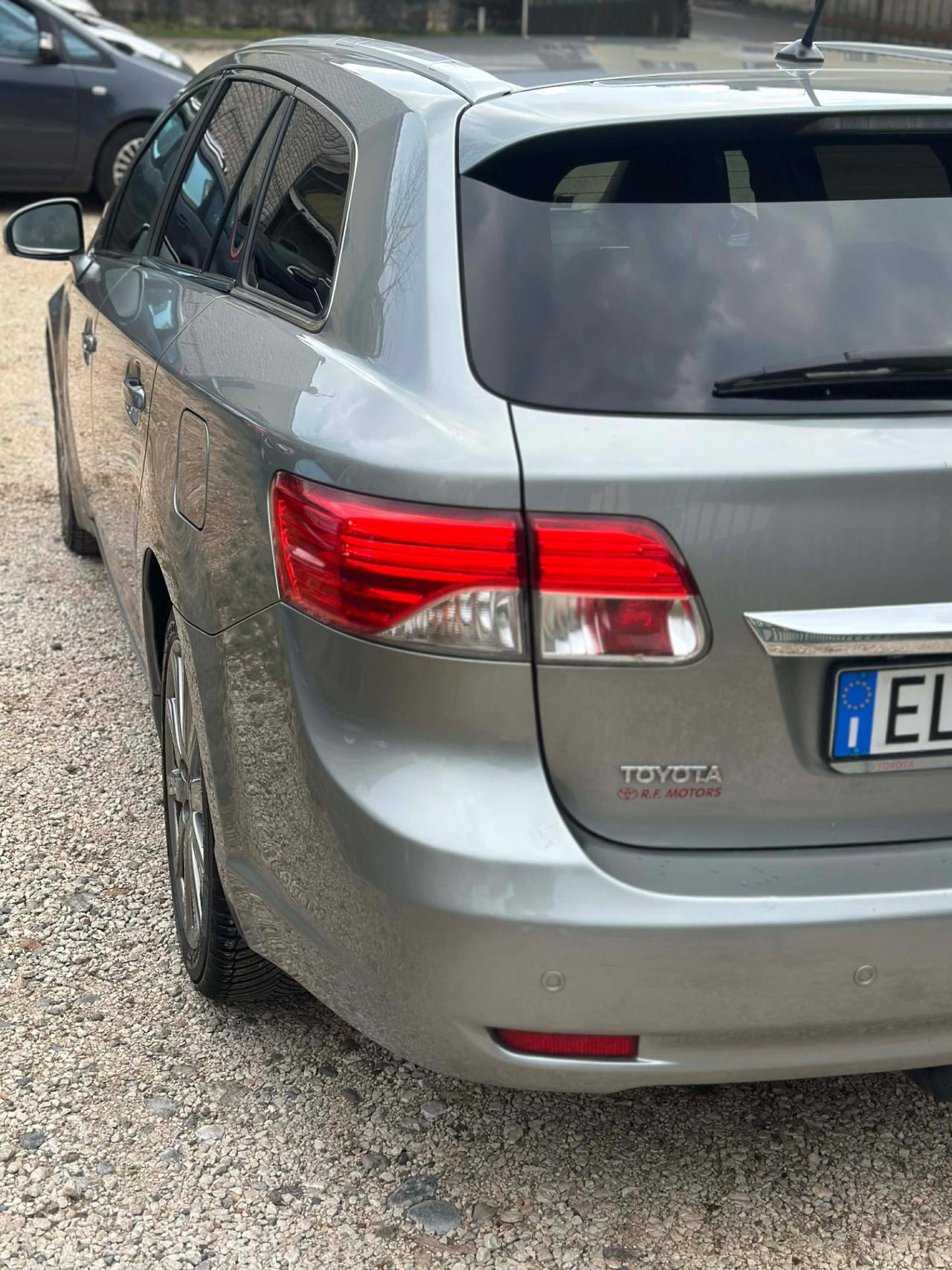 Toyota AVENSIS STYLE UNICOPR KMCERT GARAN