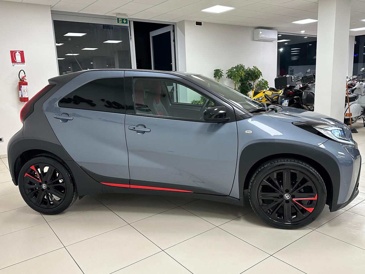 Toyota Aygo X 1.0 VVT-i 72 CV 5 porte UNDERCOVER - 2023