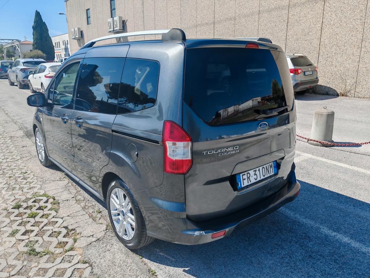 Ford Tourneo Courier 1.5 TDCI 95 CV Titanium