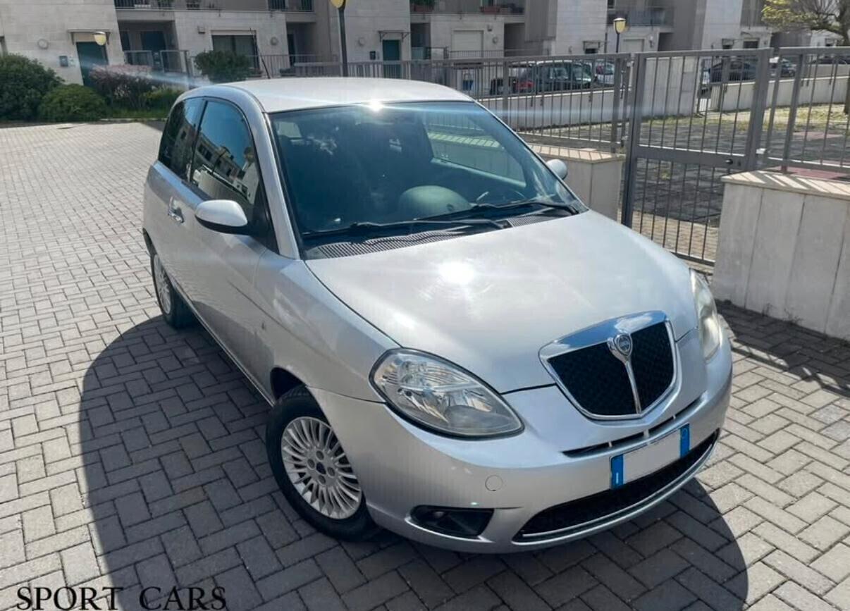 Lancia Ypsilon 1.3 MJT 75 CV Oro Giallo