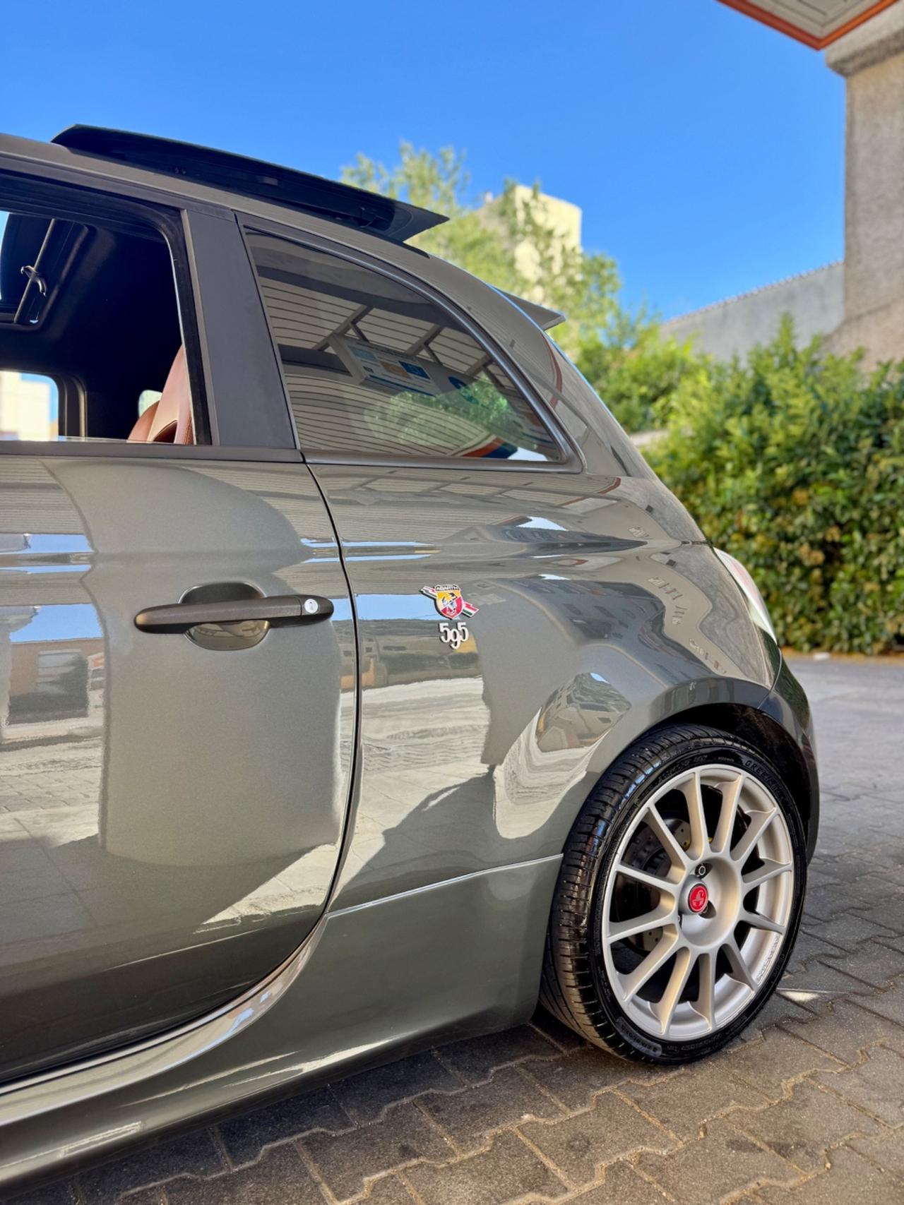 Abarth 595 1.4 T-Jet 160 CV MTA Competizione SABELT