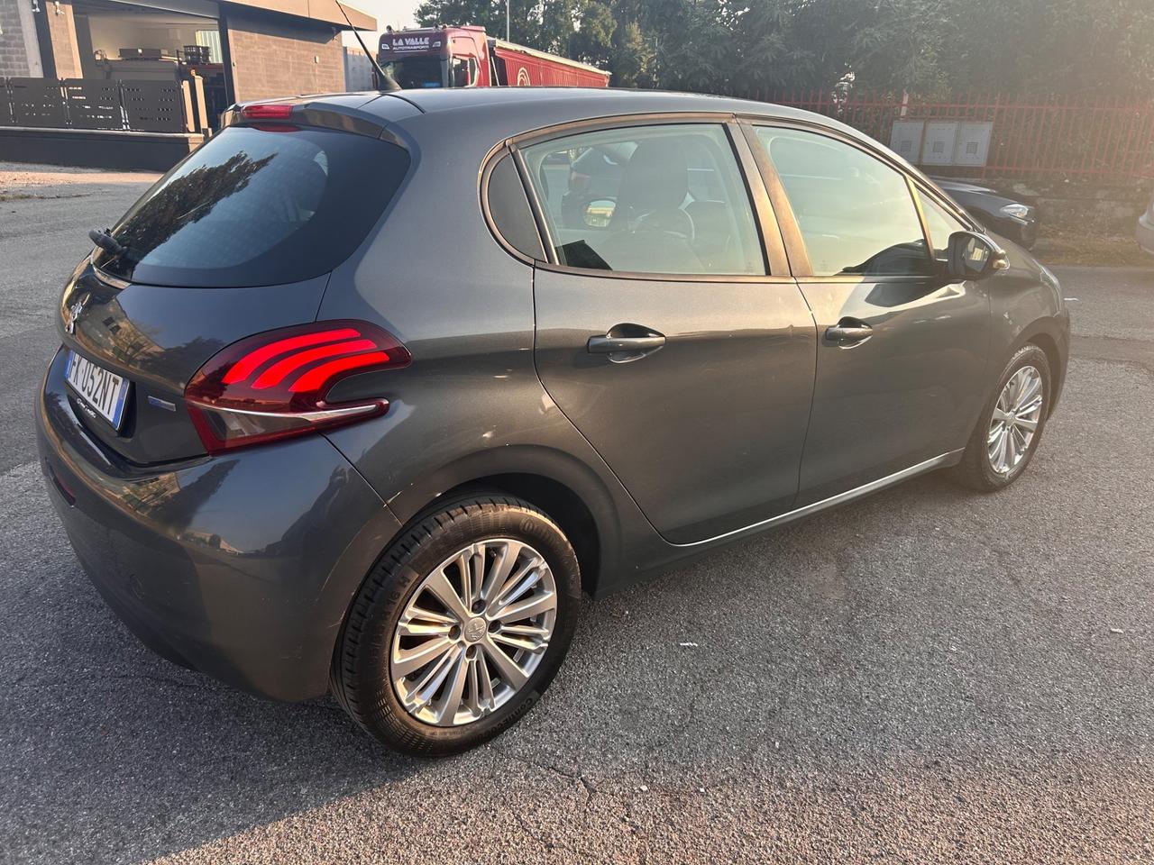 Peugeot 208 1200 GPL euro6b 148000 km ALLURE
