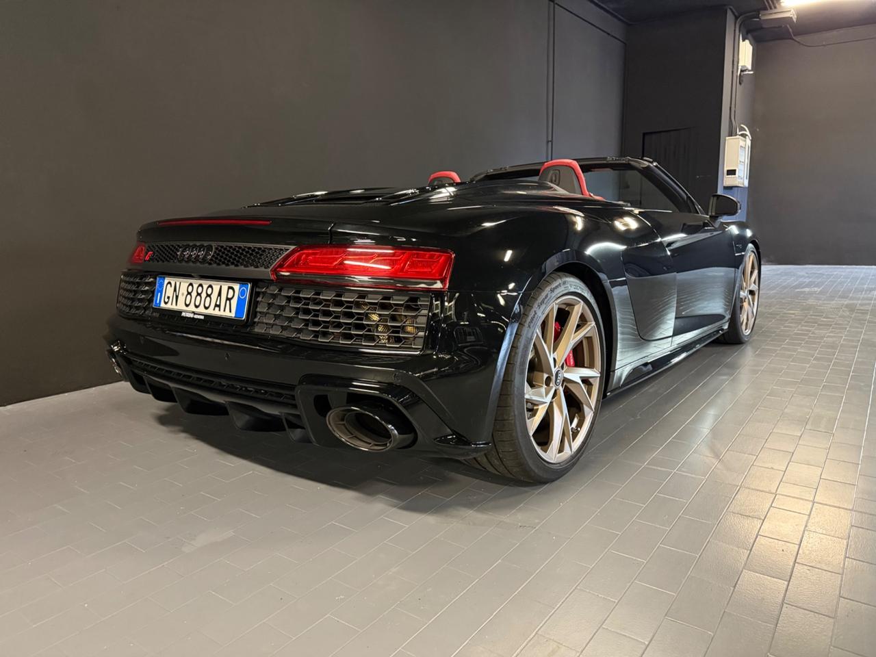 Audi R8 Spyder V10 RWD S tronic performance