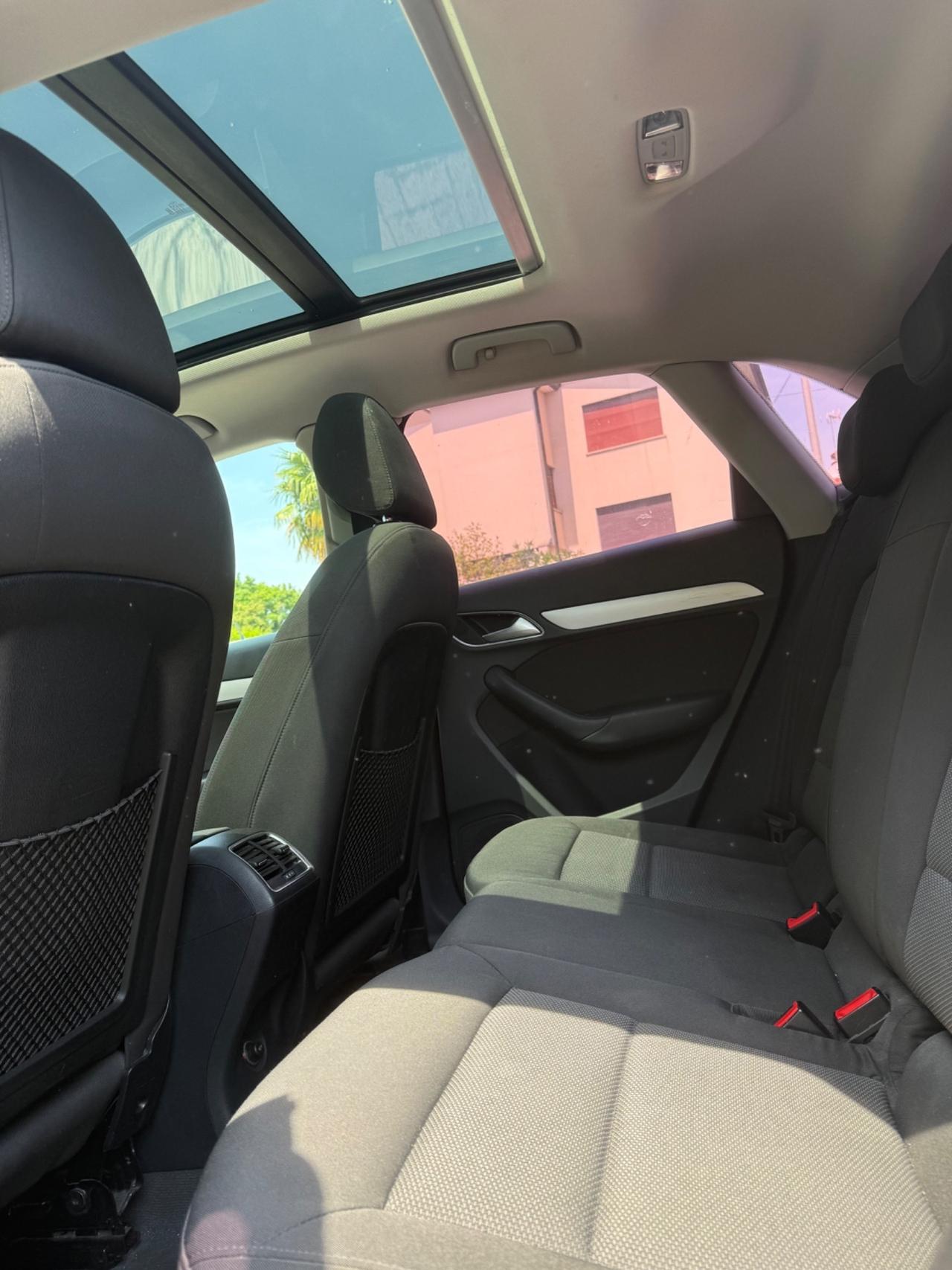 Audi Q3 2.0 TDI S-LINE