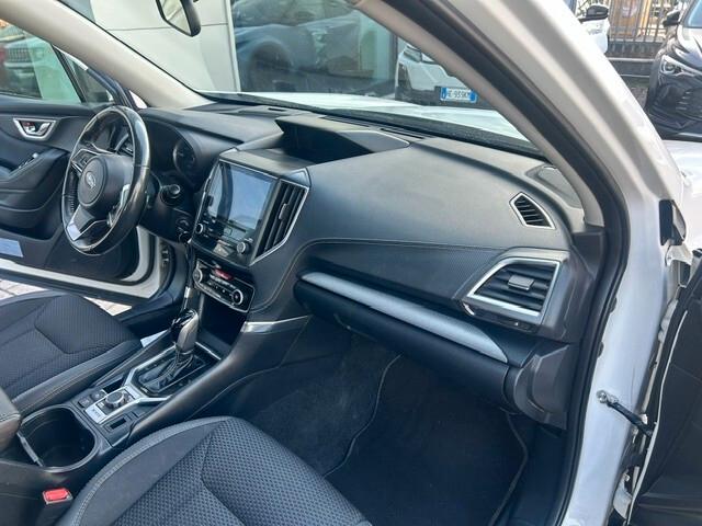 Subaru Forester 2.0 e-Boxer CVT Lineartronic FREE