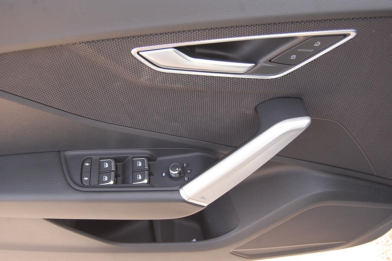 Audi Q2 35 TDI S tronic Identity Black