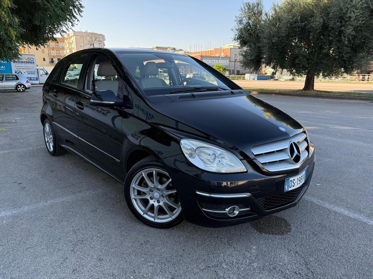 Mercedes-benz B 180 CDI Premium 109cv in perfette condizioni