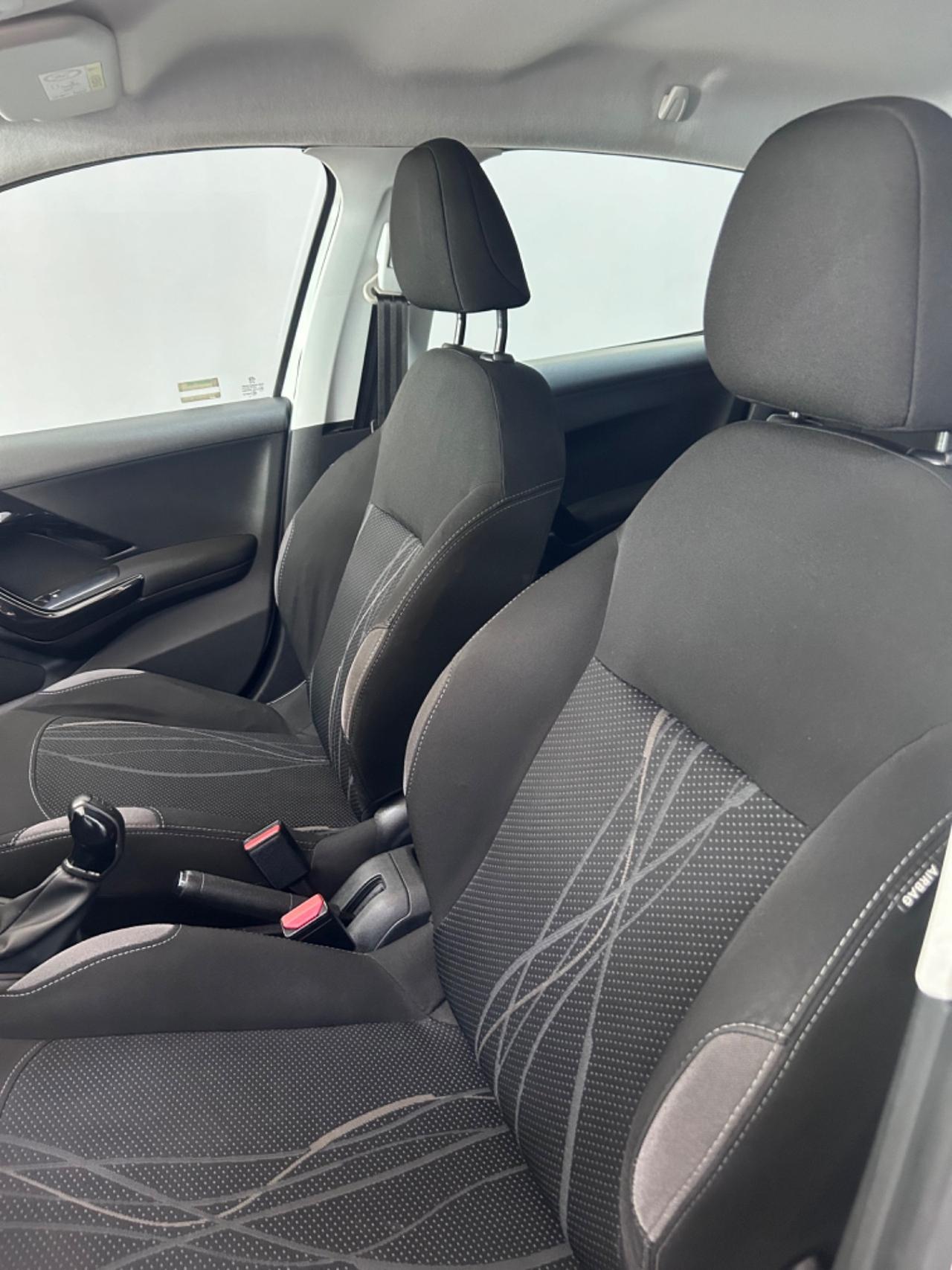 Peugeot 208 1.4 HDi 68 CV 5 porte Allure