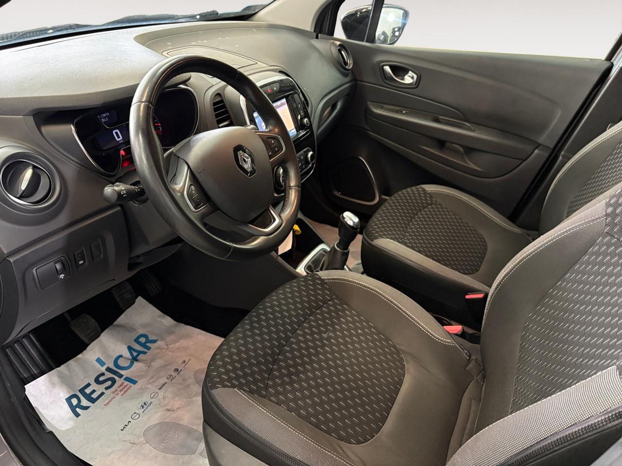 RENAULT Captur 0.9 tce Intens (energy r-link) 90cv E6 IDONEA NEOPATENTATO