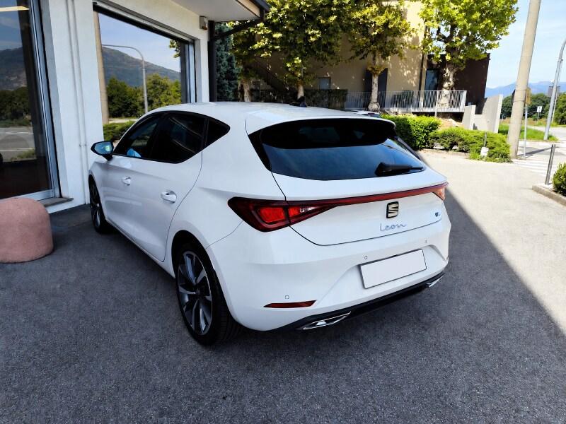 SEAT Leon 4ª serie Leon 1.5 eTSI 150 CV DSG FR
