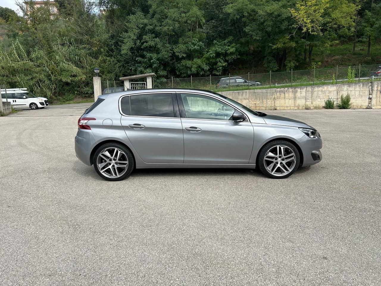 Peugeot 308 Allure 1.6 Blue HDI 120