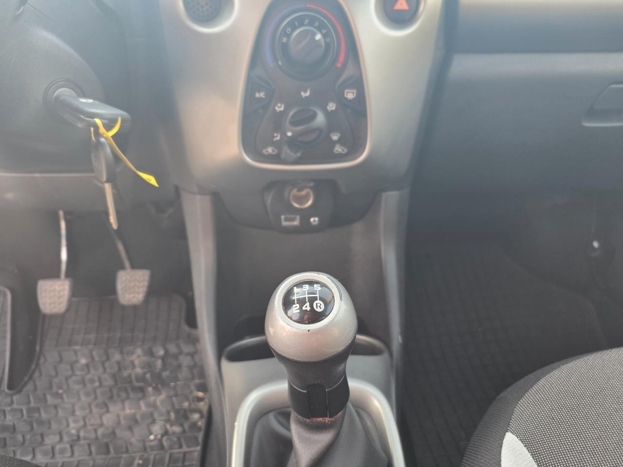 Toyota Aygo 1.0 VVT-i 69 CV 5 porte x-clusiv