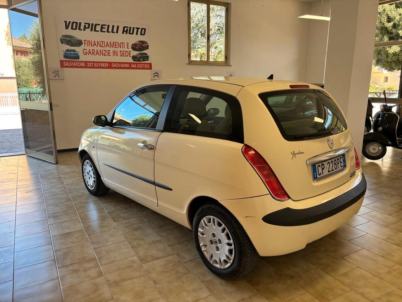LANCIA YPSILON ANNO 2004 BZ 1.4 AUTOMATICA ADATTA NEOPATENTATI KM 100 MILA