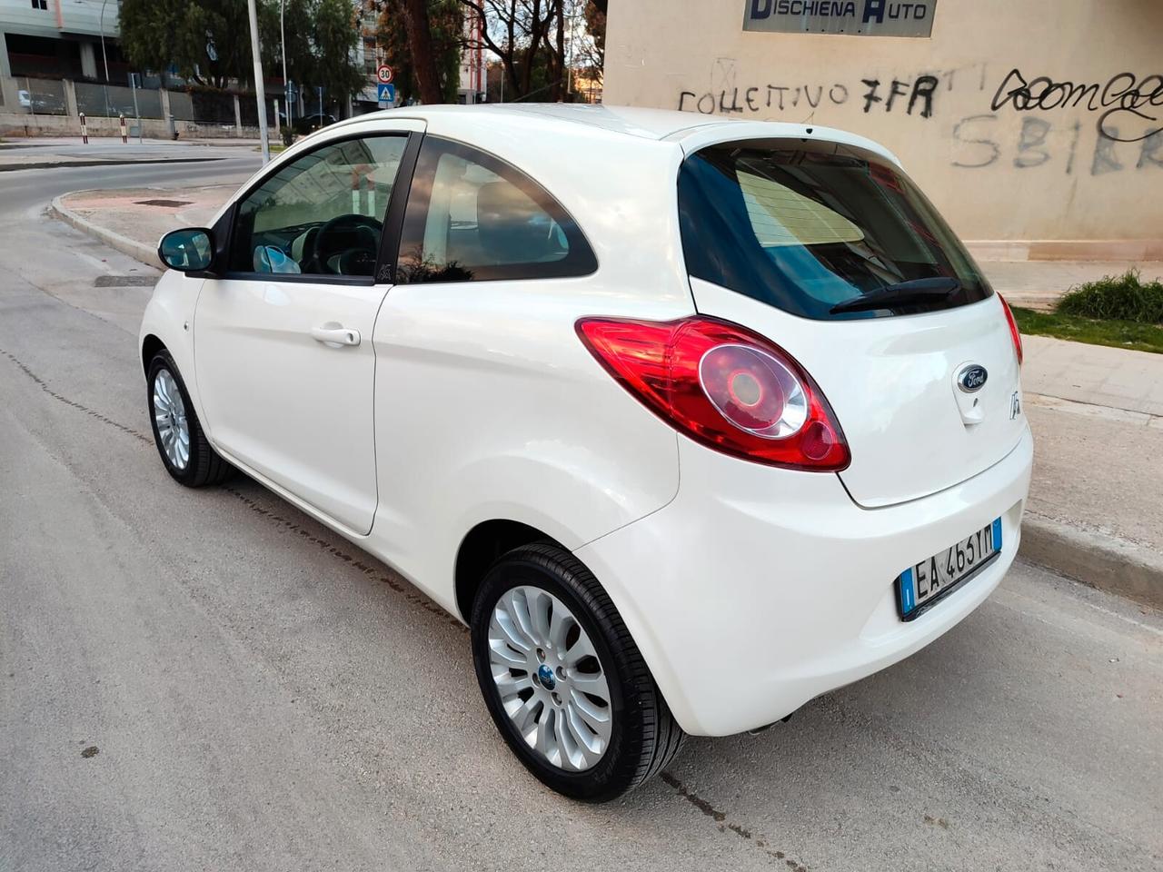 Ford Ka 1.2 BENZ. 69CV Titanium!