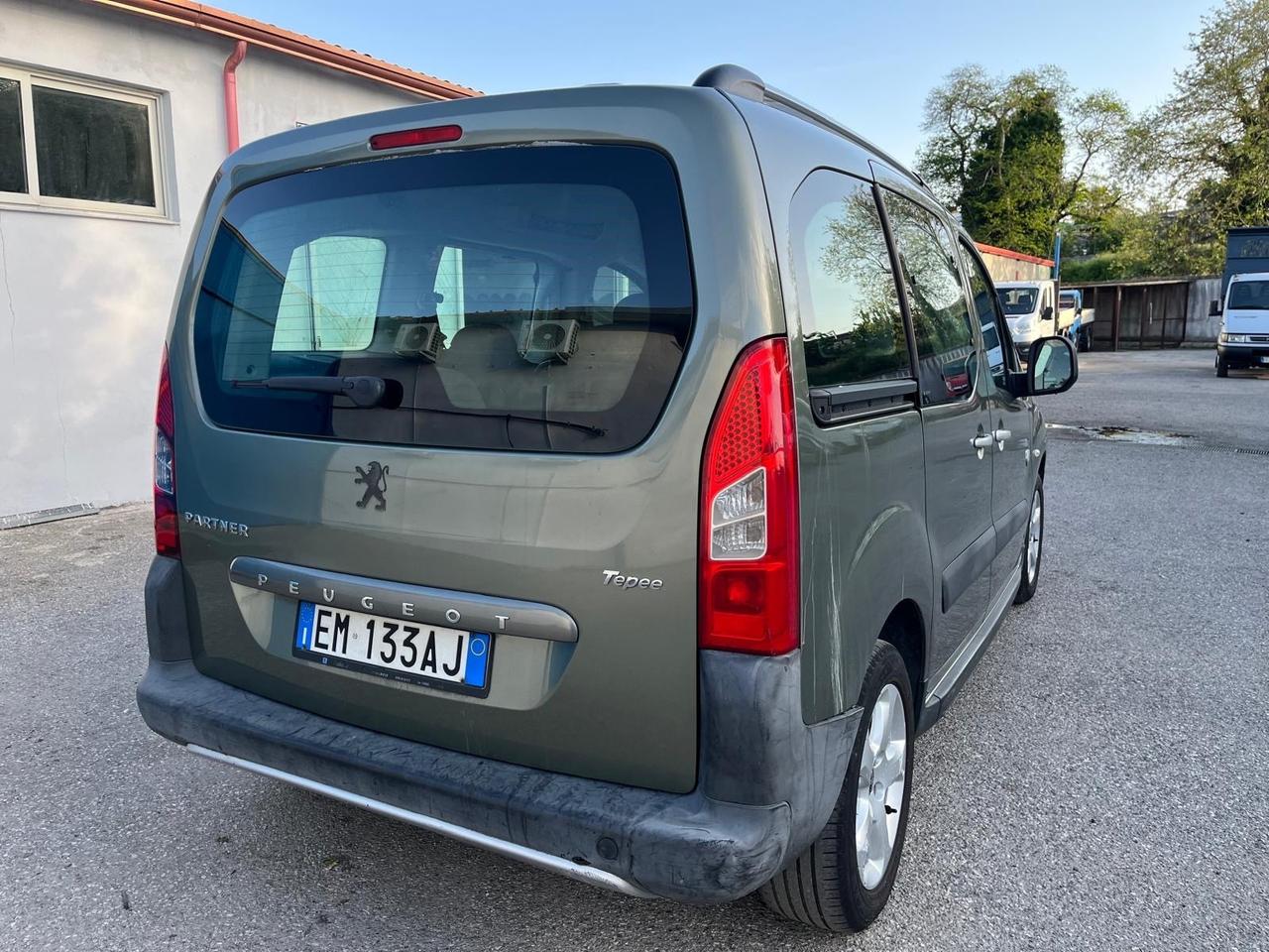 Peugeot partner tepee-5P-1.6 hdi-2012