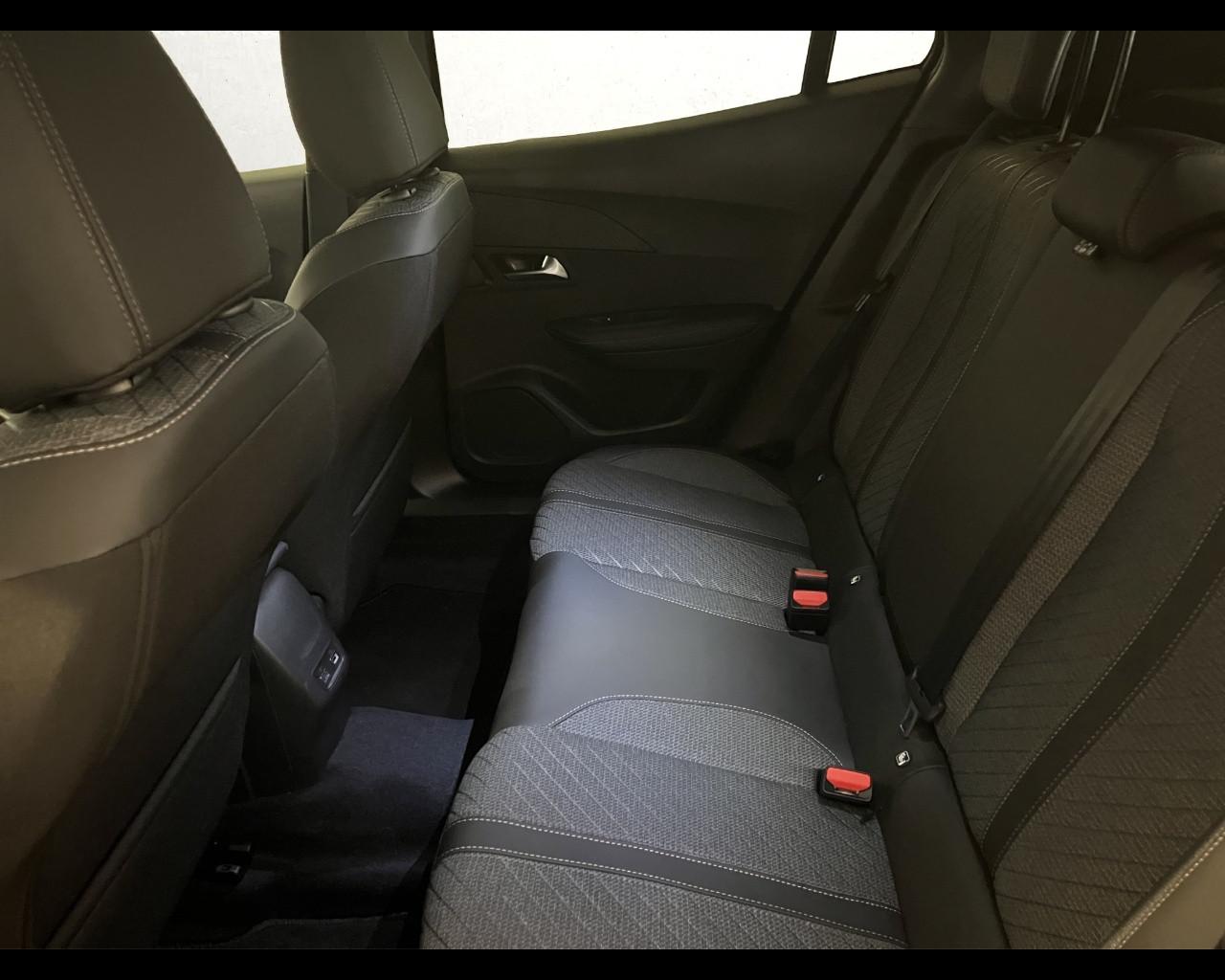 PEUGEOT 2008 Allure Hybrid 145 e-DCS6