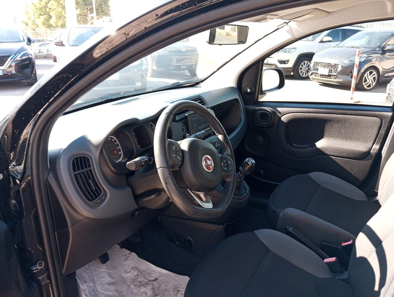 Fiat Panda 1.0 Hybrid Pandina con NAVI e RETRO