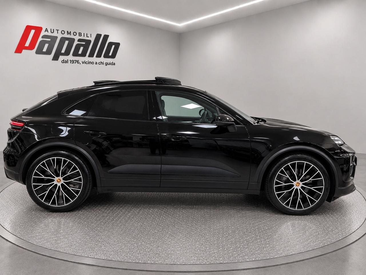 Porsche Macan EV 4