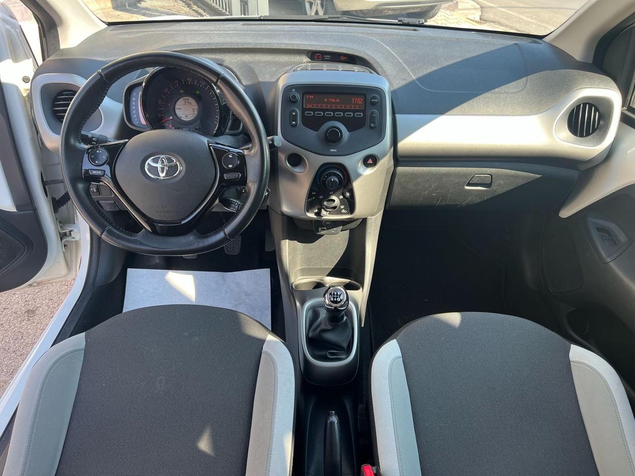 Toyota Aygo 1.0 VVT-i 69 CV 5 porte x-cool CLIMA/BLUETOOTH