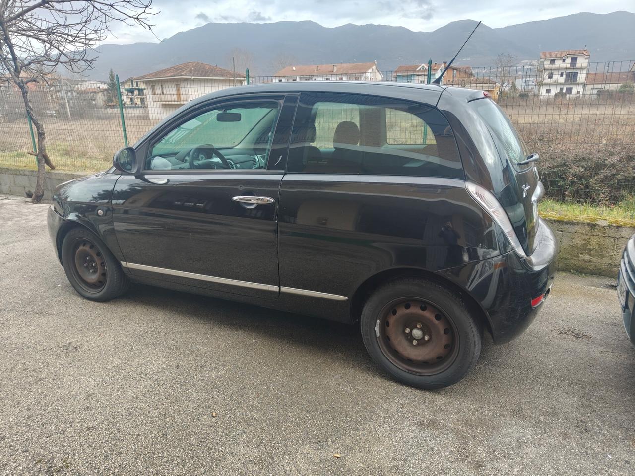 Lancia Ypsilon 1.3 MJT 75 CV Diva