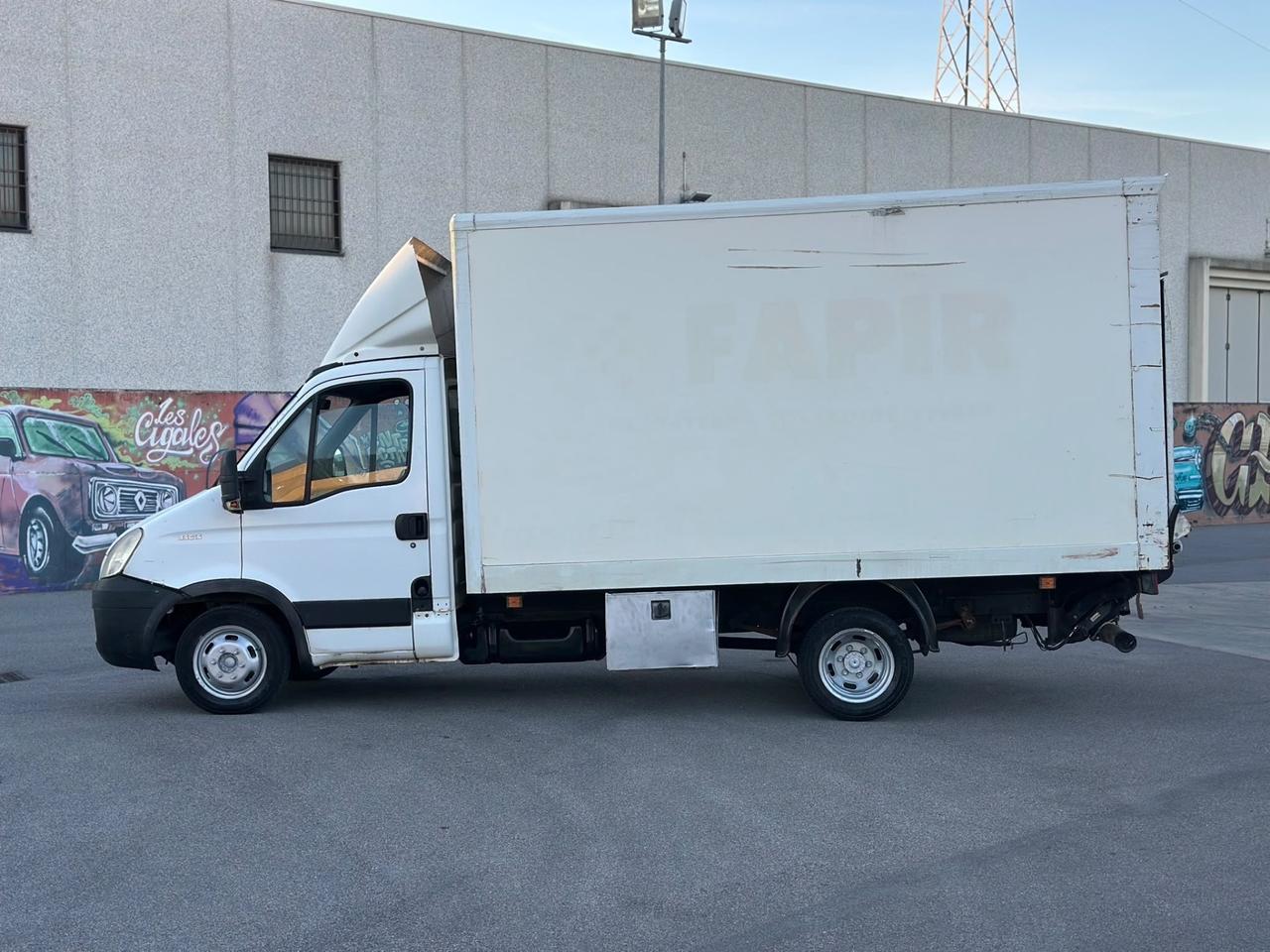 Iveco 35c15 con pedana