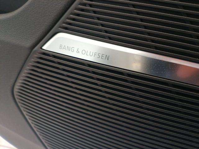 AUDI RS Q8 TFSI V8 quattro tiptronic CARBOCERAMIC/AKRAPOVIC
