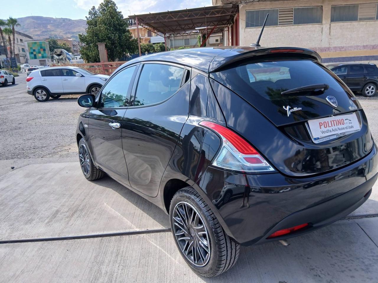 Lancia Ypsilon 1.0 FireFly 5 porte S&S Hybrid Alberta Ferretti